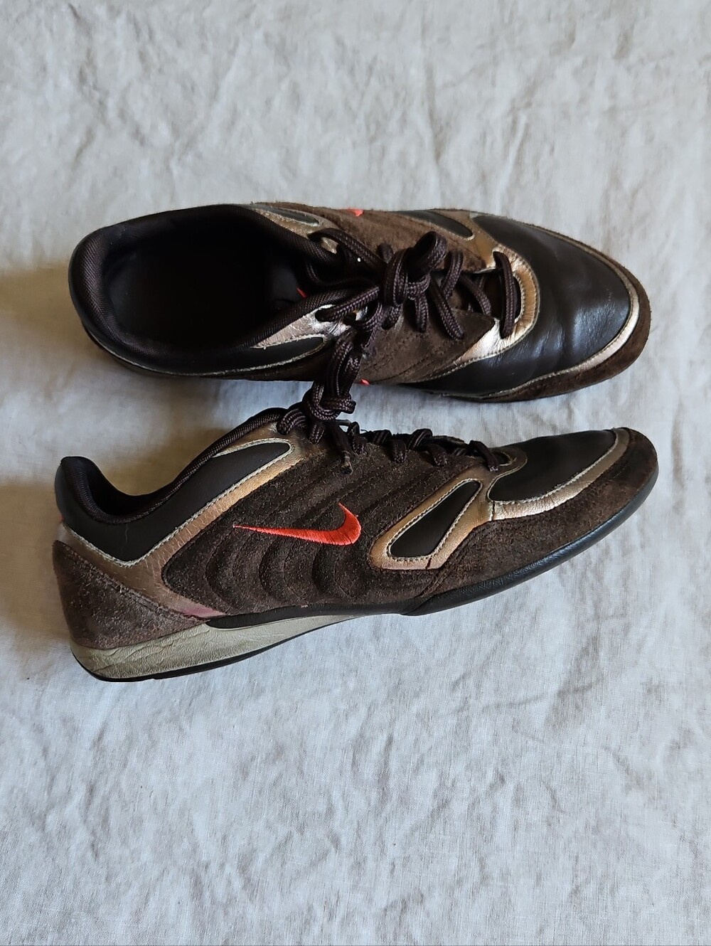 Nike Vintage Brown Gold Leather & Suede Indoor Soccer Athletic Sneakers Sz 7.5